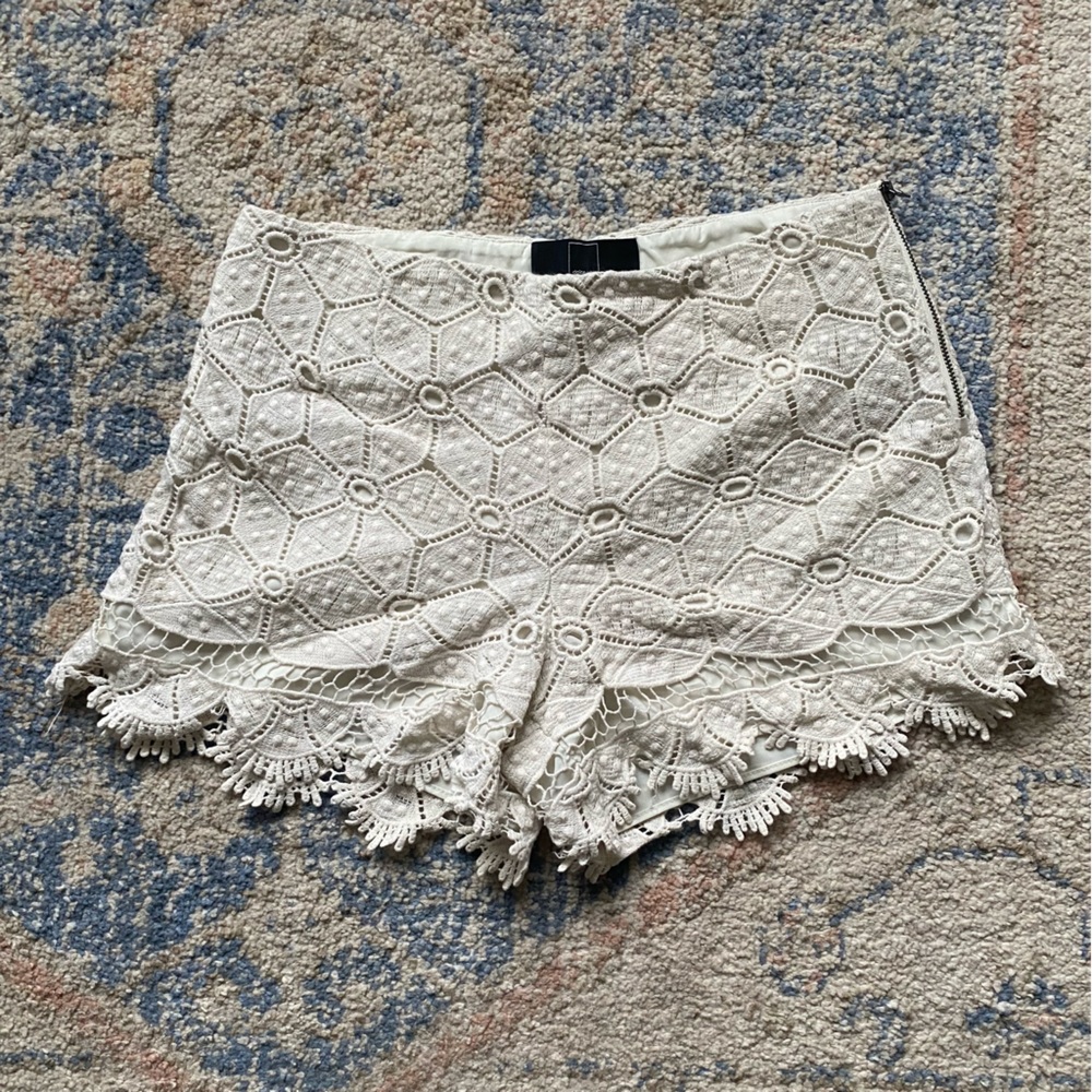 White lace Dolce Vita shorts